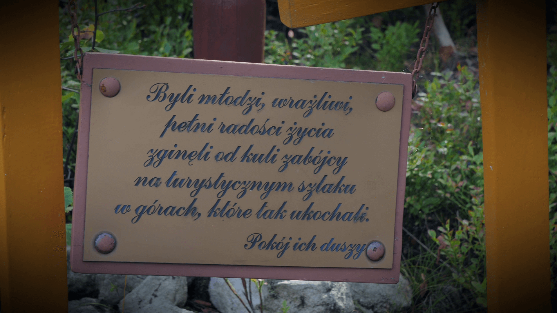 Tabliczka upamiętniająca Annę Kembrowską i Roberta Odżgę