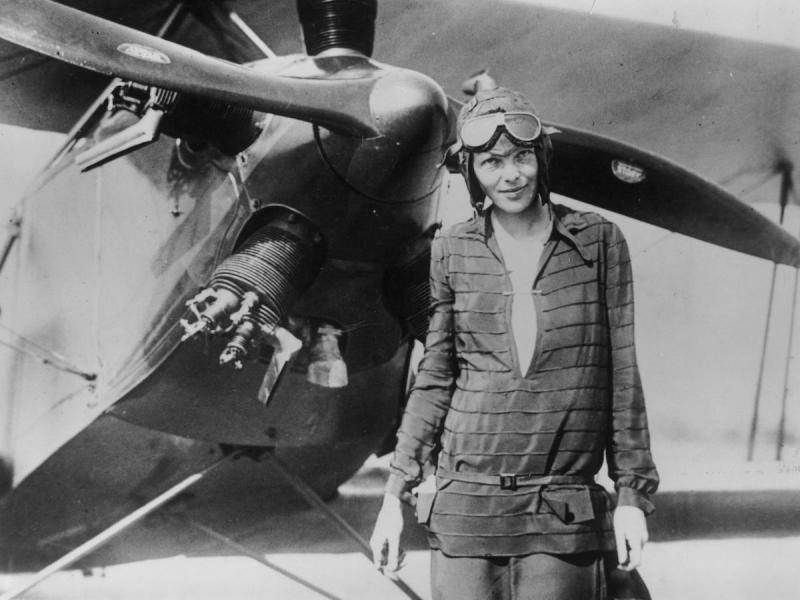 Amelia Earhart na lotnisku